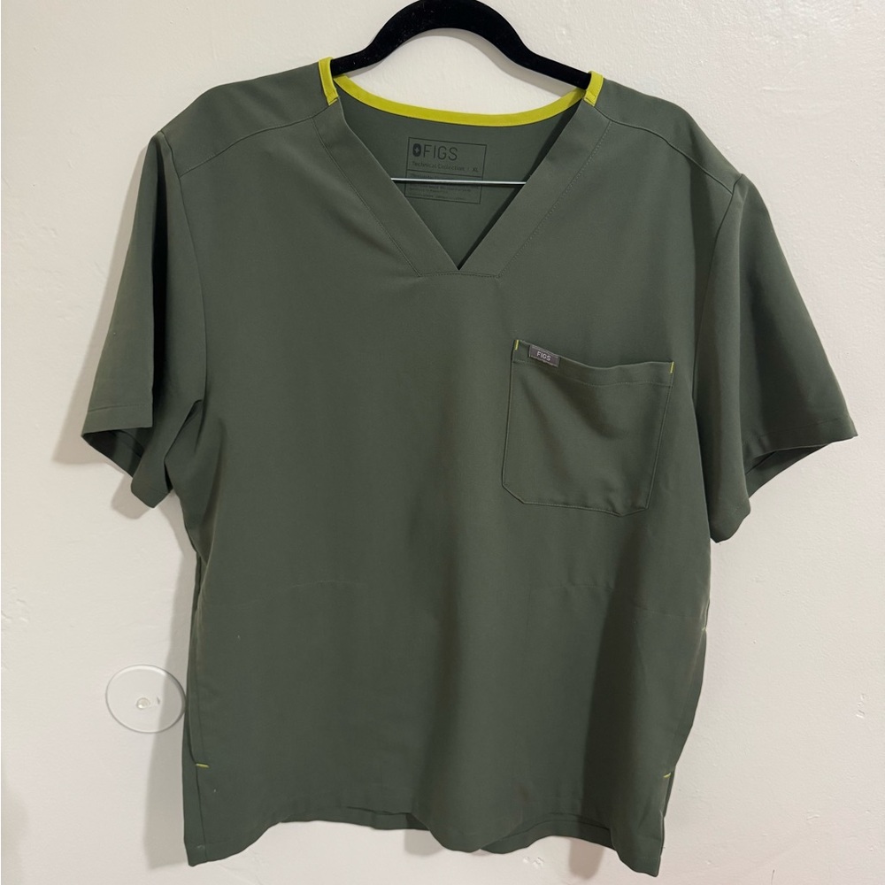 FIGS Men’s Scrub Top (NWOT)